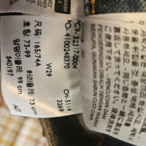 Women's Levi's jean shorts size 29 - Picture 2 of 3